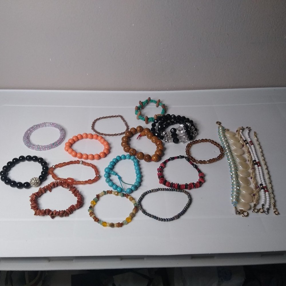Lot Of 20 Bead Bracelets